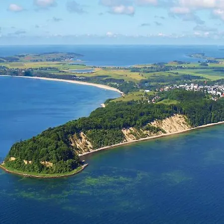 Panorama Gohren: Seaside Retreat With Access Apartment *