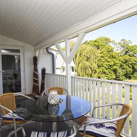 Panorama Gohren: Seaside Retreat With Access Apartment
